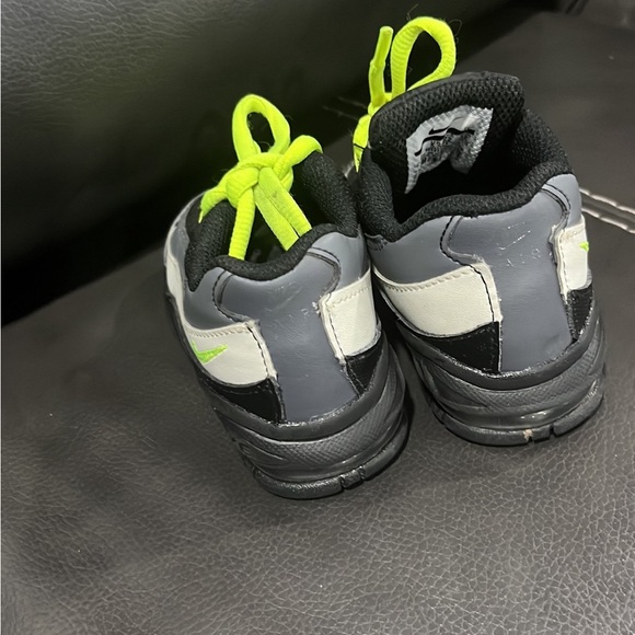 Nike - Picture 5 of 5